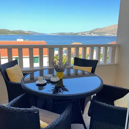 Ana Trogir